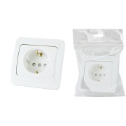Розетка 2П+З 16А c защитными шторками белая "Валдай" (пром. упаковка)TDM